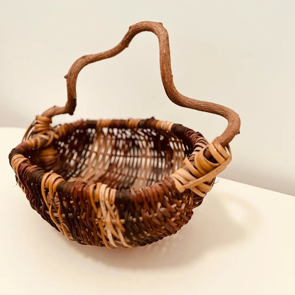 STUNNING BOHO STATEMENT DISPLAY BASKET WITH DRIFTWOOD‎ HANDLE
